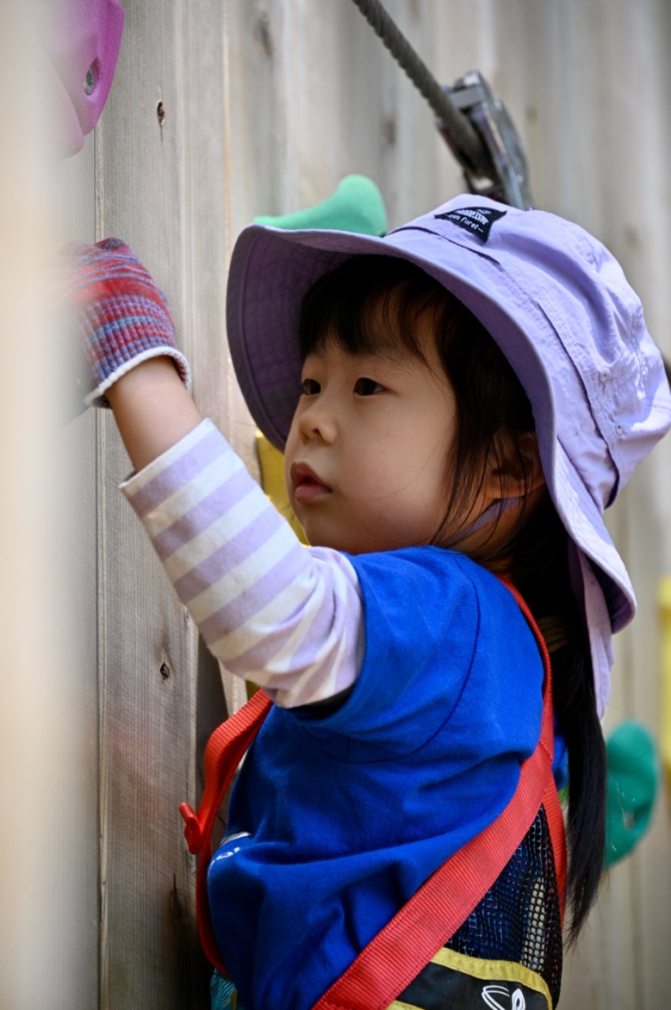 Small girl wearing a hat